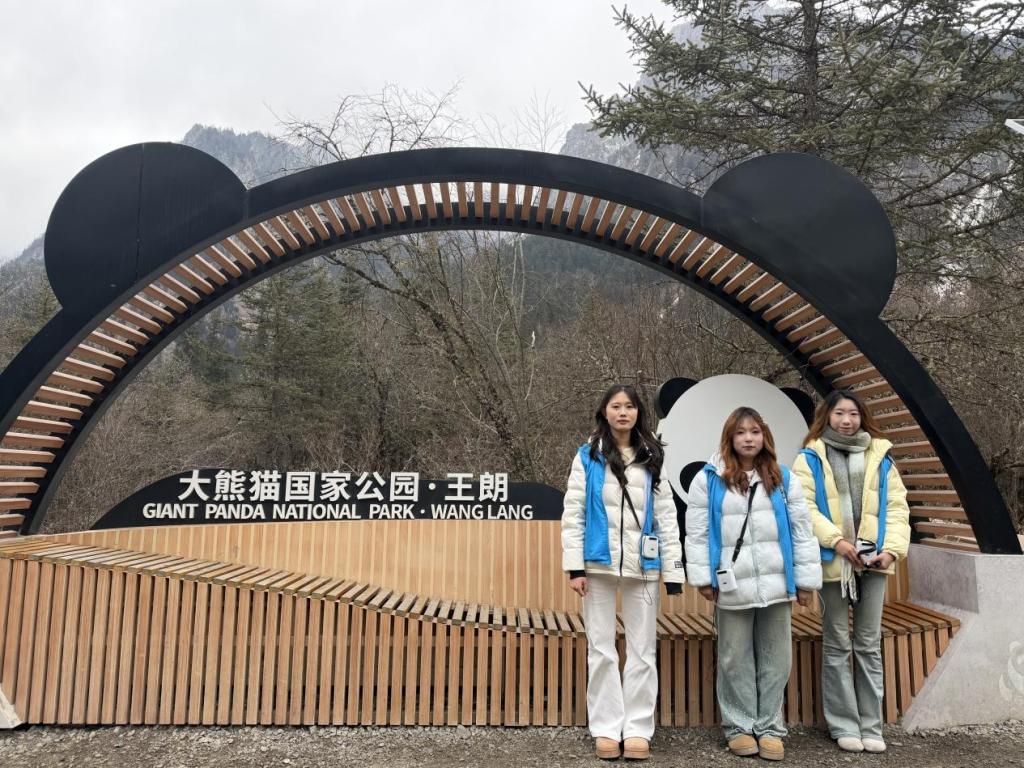 服务文旅显担当 实践赋能“青睐绵阳”  ——我院学子春节期间坚守王朗保护区担任生态导赏员