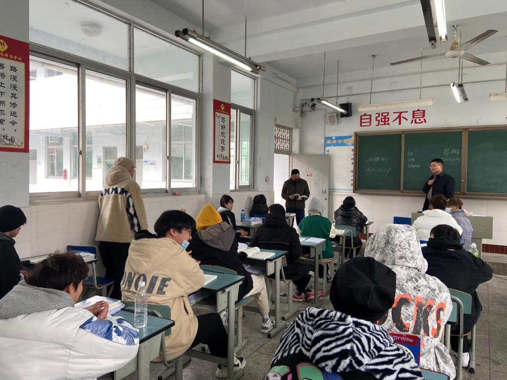 心系学生 走访暖心